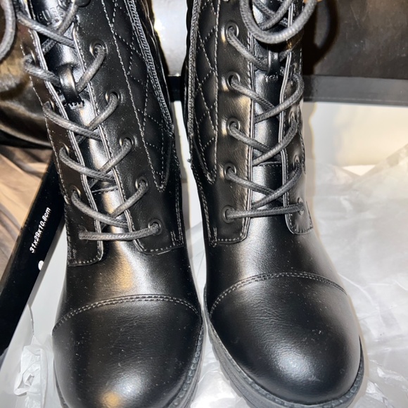 Guess booties - Picture 3 of 4